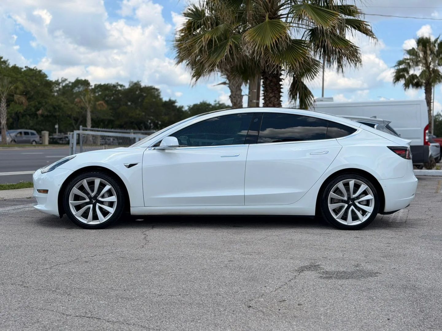 tesla model 3 2018 5YJ3E1EB1JF122447 image tesla model 3 2018 5YJ3E1EB1JF122447 image